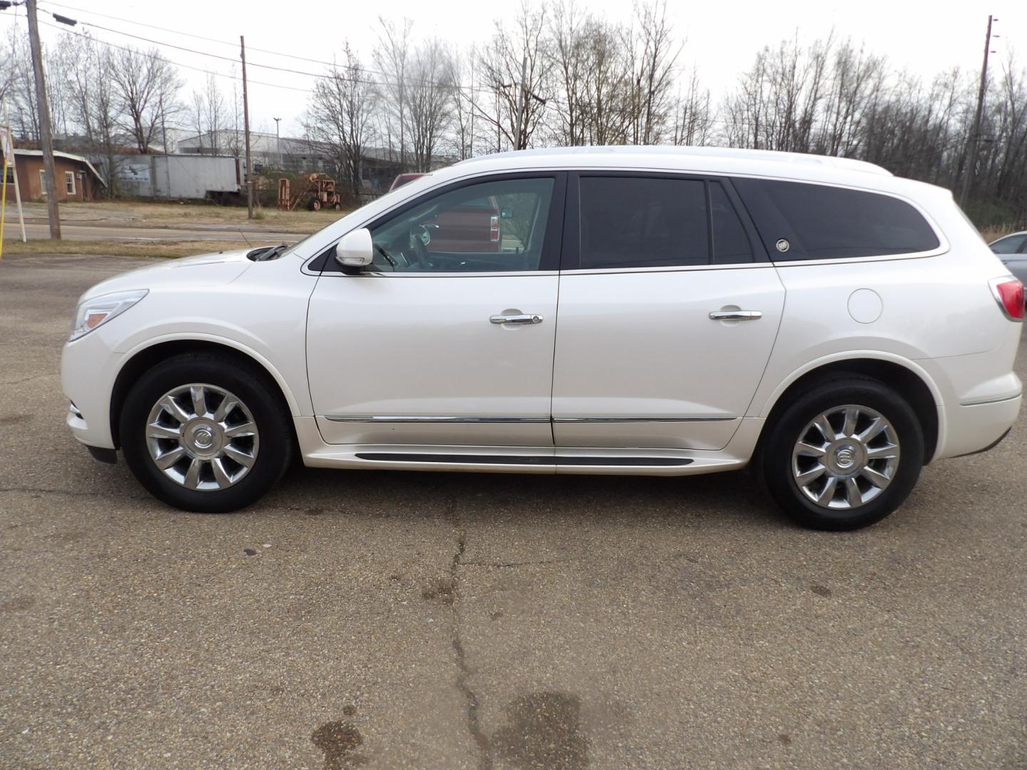 2014 White /Brown Buick Enclave (5GAKRBKD8EJ) , located at 401 First NE, Bearden, AR, 71720, (870) 687-3414, 33.726528, -92.611519 - Photo#1